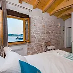 Studio First Row To The Sea